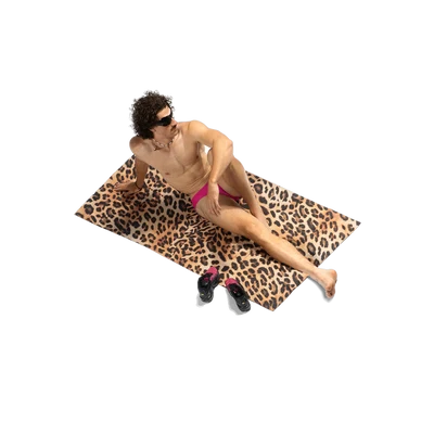 FUR-03 — FUR beach towel, L, editorial look